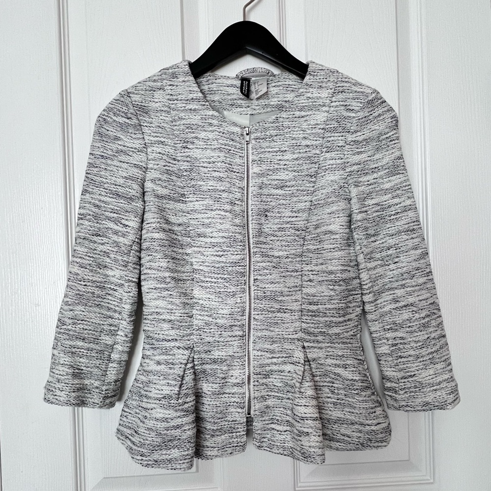 H&M white and black zippered peplum jacket